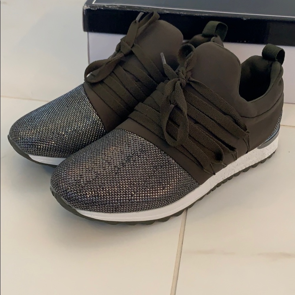 NIB Sneakers